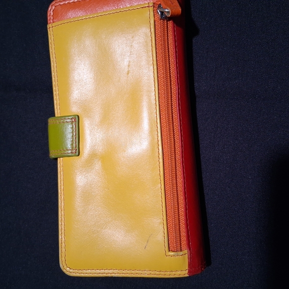 Vibrant Orange and Green Bifold Wallet with Modern Design - Picture 6 of 7